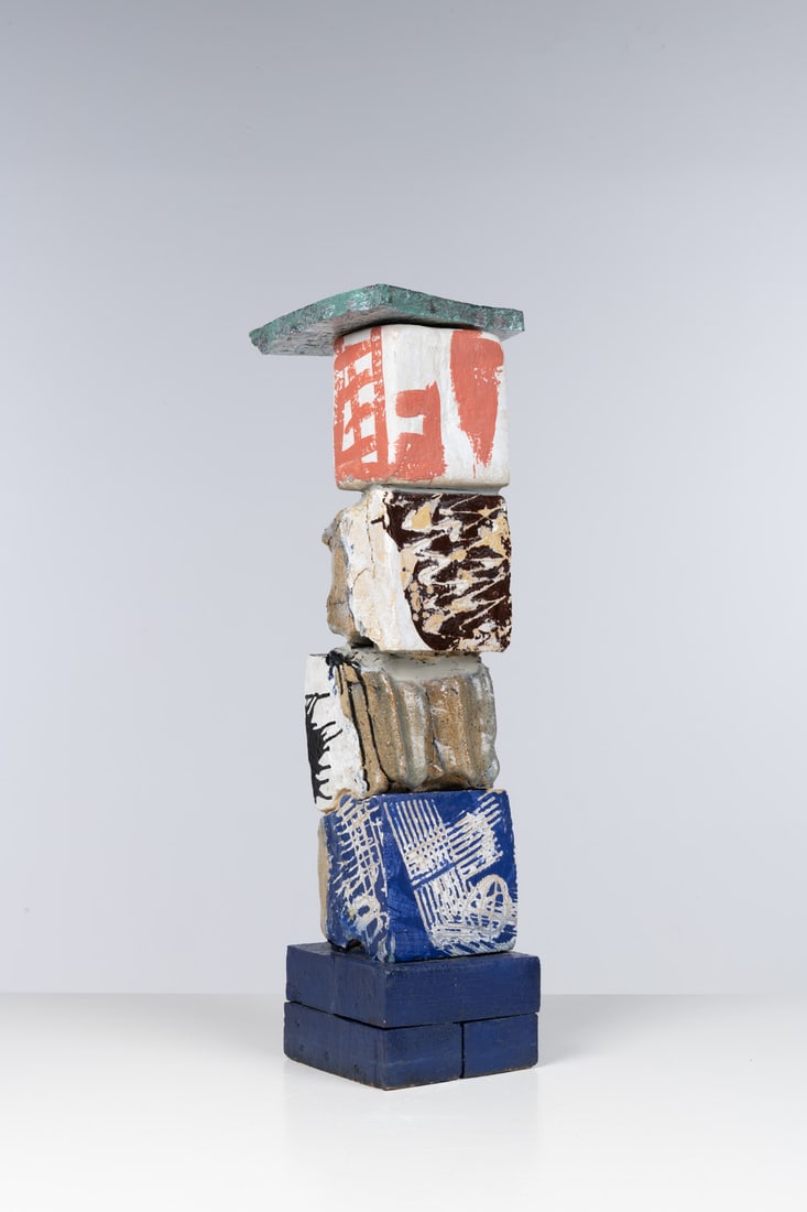 xx Jan Voss (né 1936) Borne II Glazed chamotte clay Unique piece Model created in 1991 H: xx Jan Voss (né 1936)Borne IIGlazed chamotte clay Unique pieceModel created in 1991 H 85×W 25×D 21 cm