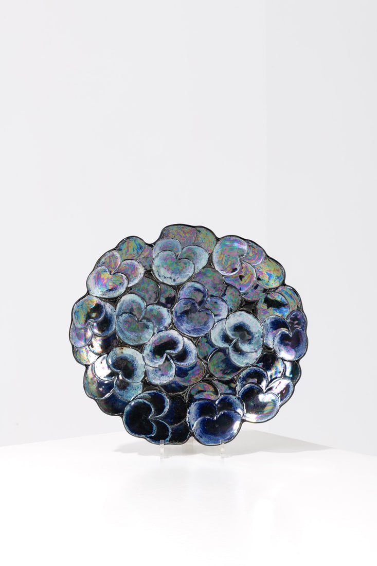 x Birger Kaipiainen (1915-1988) Dish: x Birger Kaipiainen (1915-1988)DishCeramic Edited by ArabiaSigned 'KAIPIAINEN ARABIA' on the reverseModel created circa 1950H 5×Ø 39cm