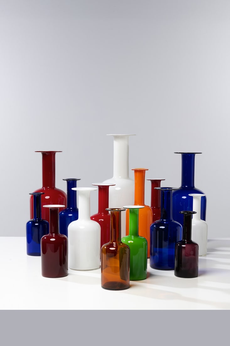 Otto Brauer (1897-1938) Set of 15 vases - 'Gul' pattern Stained glass Holmegaard edition Pattern: Otto Brauer (1897-1938)Set of 15 vases - 'Gul' patternStained glassHolmegaard editionPattern created in 1962H (min) 23×Ø 8.5 cmH (max) 50.5×Ø 20 cm