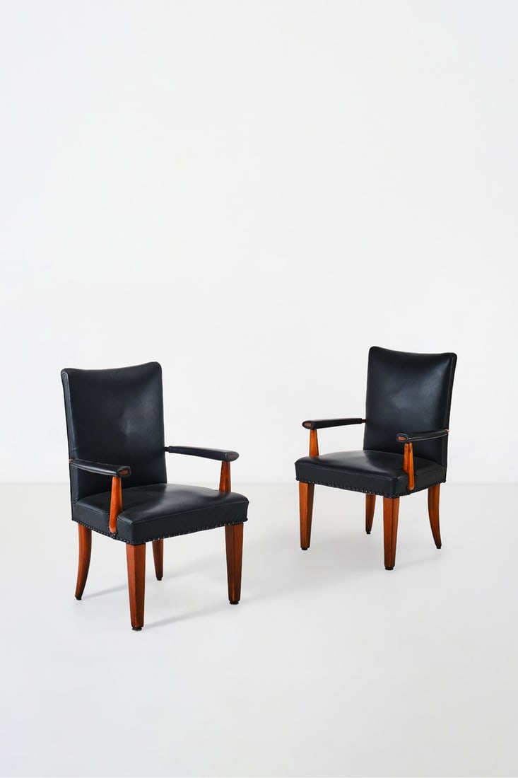 Osvaldo Borsani (1911-1985) Pair of armchairs (1 of 1)
