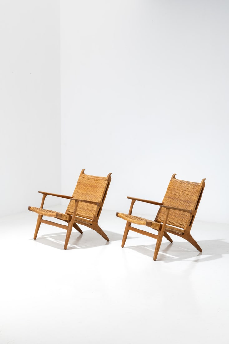 Hans J. Wegner (1914-2007) Pair of armchairs, model CH-27 (1 of 1)