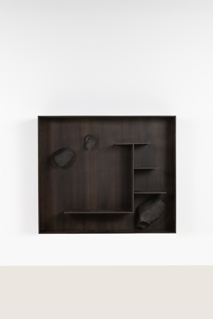 xx Andrea Branzi (1938-2023) Wall-mounted bookcase - model 'Stones 2A' Limited edition: xx Andrea Branzi (1938-2023)Wall-mounted bookcase - model 'Stones 2A'N° 9/12Limited editionPatinated aluminum and waxed stonesLimited edition of 12 by Galerie MourmansModel created in 2011H 120 × L