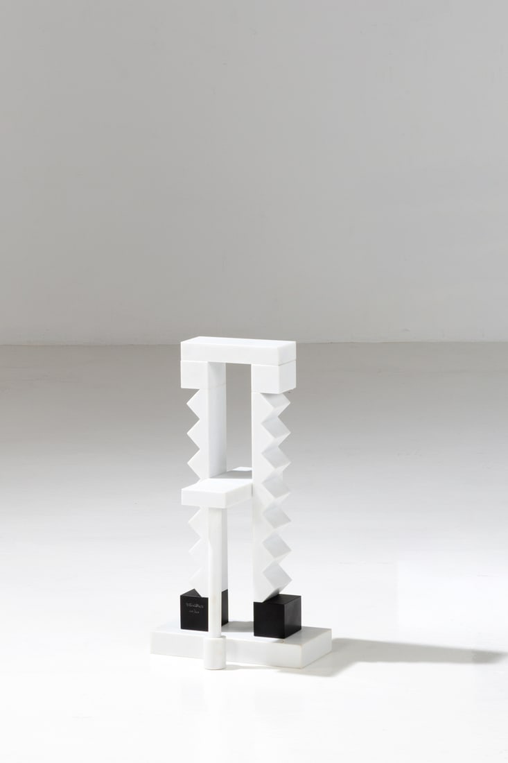 Ettore Sottsass (1917-2007) Sculptural pedestal - "Perlione Piccolo"model N°40/300 Carrara: Ettore Sottsass (1917-2007)Sculptural pedestal - "Perlione Piccolo"modelN°40/300Carrara marble and black marbleUltima Edizione limited edition of 300Signed and numbered "Ettore Sottsass 40/300" d