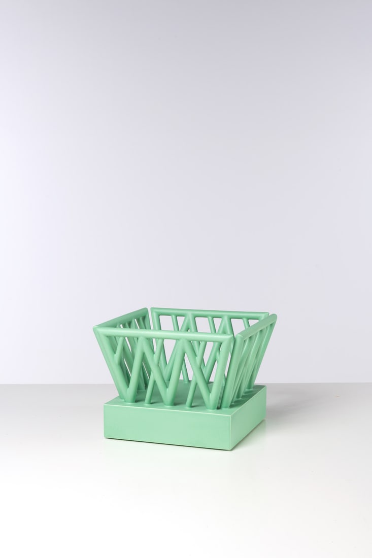 xx Ettore Sotsass (1917-2007) Sculptural centerpiece - "Iazd" model Antiche Ceramiche collection -: xx Ettore Sotsass (1917-2007)Sculptural centerpiece - "Iazd" modelAntiche Ceramiche collection - Limited editionGlazed ceramicEdited by Sarri, limited edition of 24+ 2 H.C. proofsDesigner’s stam