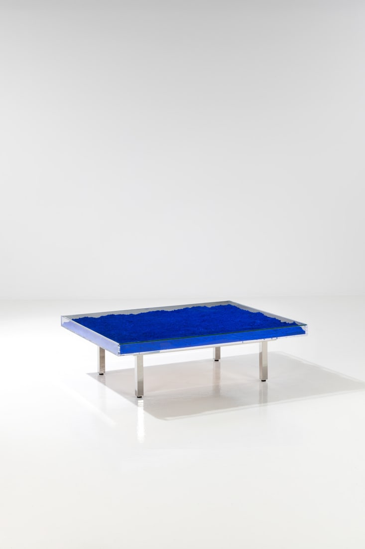Yves Klein Coffee table (1928-1962) "IKB" model Glass, Plexiglas, IKB pigment and chromed metal (1 of 3)