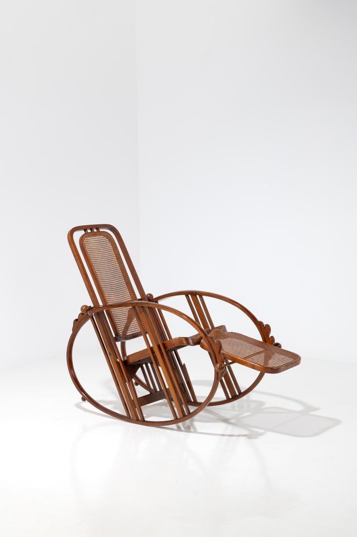 Max Fabiani (1853-1910) Rocking chair - Model 267, 'Egg’ (1 of 2)