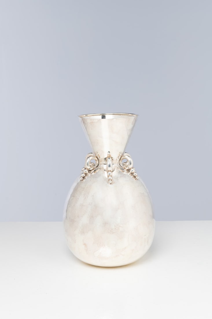 Eros Genazzi (1908-1988) Vase: Eros Genazzi (1908-1988)Vase800 silverEdited by Luigi GenazziModel created circa 1930H 29,5×Ø16cm