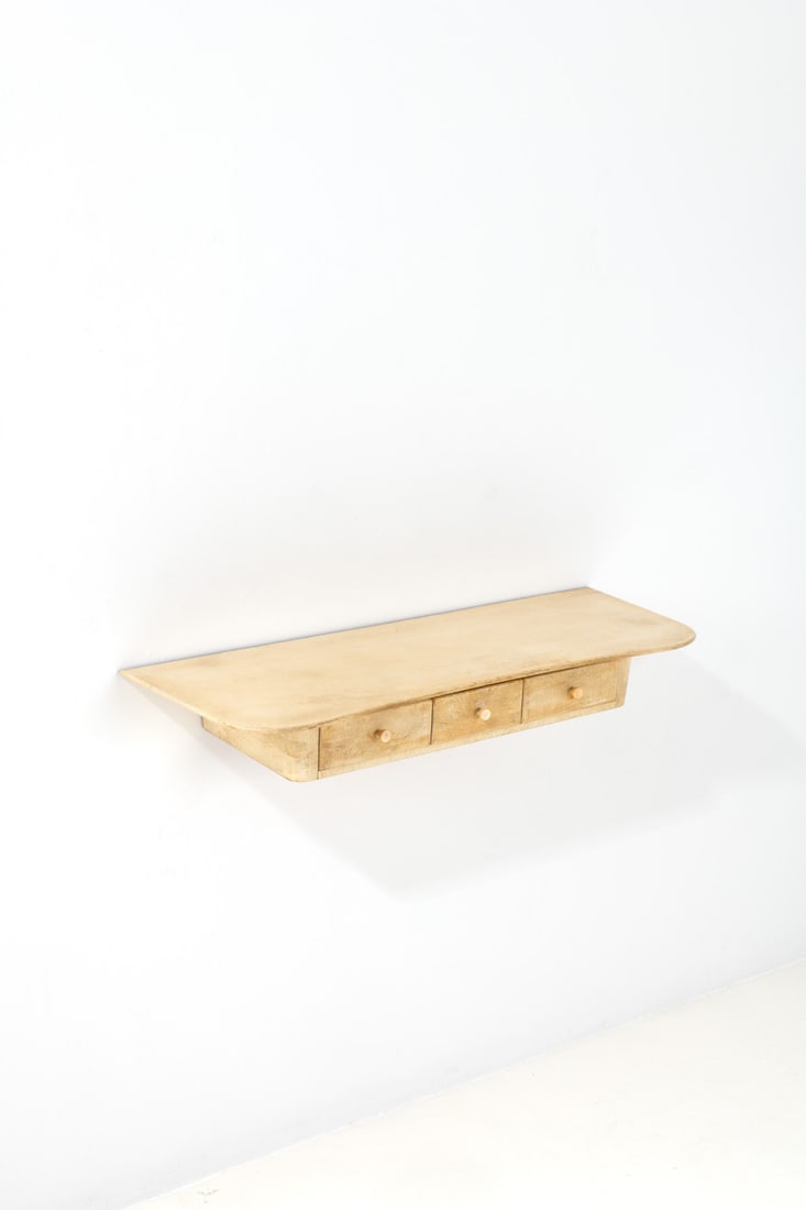 Osvaldo Borsani (1911-1985) Console: Osvaldo Borsani (1911-1985)ConsoleWood and parchmentEdited by Arredamenti Borsani VaredoModel created in the 1940sH 14×L 106×W 40cmExpertise conducted by the Osvaldo BorsaniArchives.