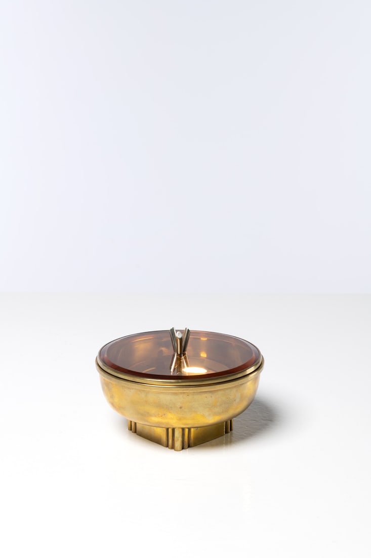 x Pietro Chiesa (1879-1959) Box: x Pietro Chiesa (1879-1959)BoxBrass and glassEdited by Fontana ArteModel created circa 1940H 10×Ø15cm