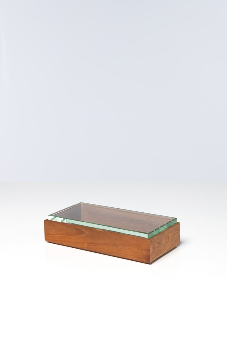 Fontana Arte (Edited by, 20th c.) Box: Fontana Arte (Edited by, 20th c.)BoxWalnut and glassEdited by Fontana ArteModel created in the 1940sH 5×L 21 ×W 11 cm