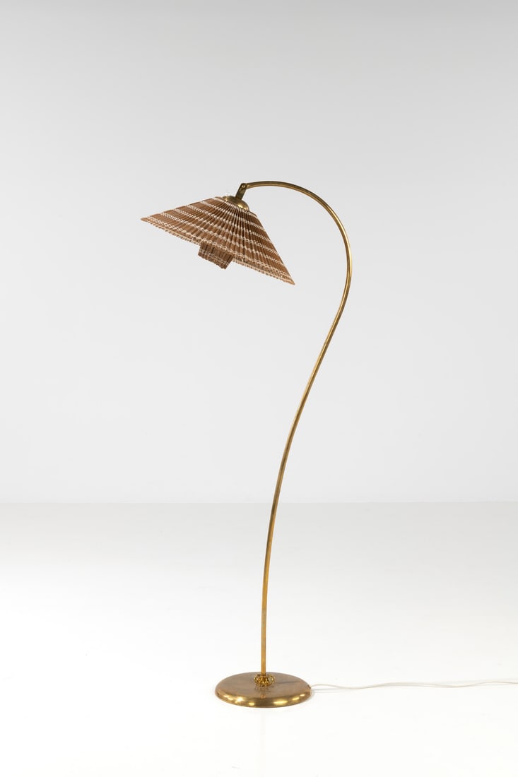 Itsu (Edited by, 20th c.) Floor lamp - Model EN5800: Itsu (Edited by, 20th c.)Floor lamp - Model EN5800Brass and wood slatsEdited by ItsuModel created circa 1950H 152 × L 48 × W 60 cm
