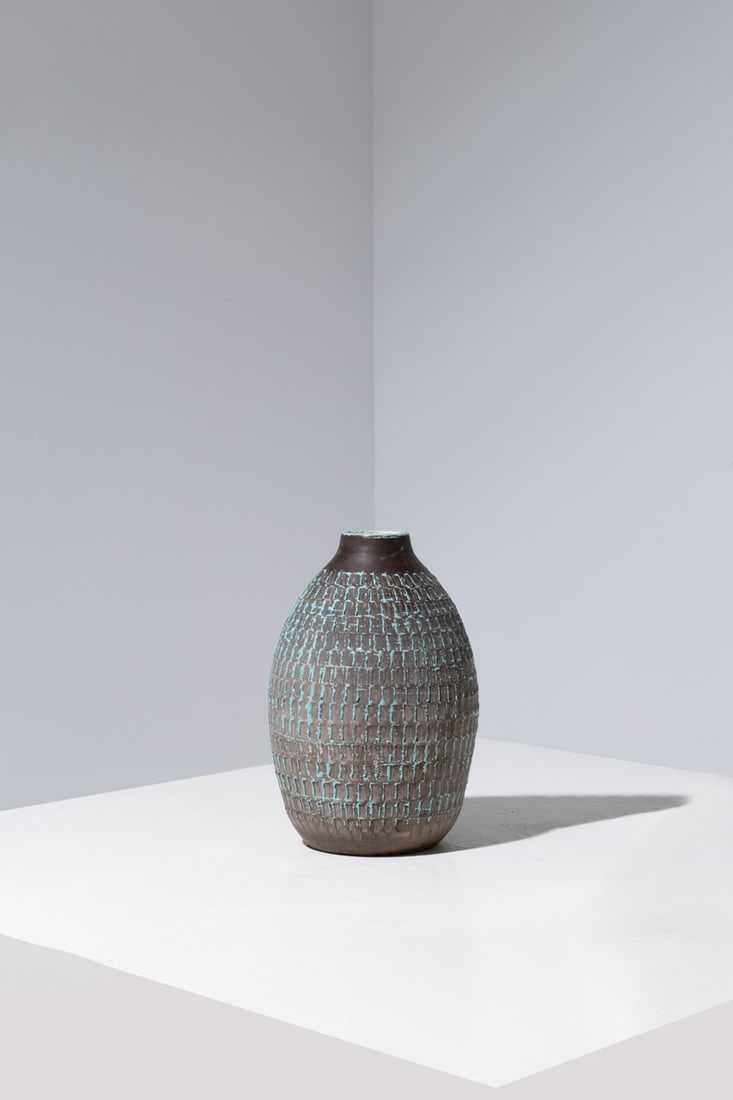 xx Jean Besnard (1889-1958) Vase: xx Jean Besnard (1889-1958)VaseGlazed ceramicIncised signature, 'JB France' on the undersideModel created circa 1920H 27,5 × Ø 14,5 cm