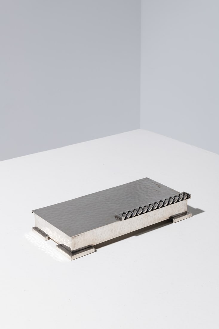 Jean Després (1889-1980) Box: Jean Després (1889-1980)BoxHammered silver metalIncised signature, 'J-Després' on the underside and silversmith’s hallmarkModel created circa 1950H 4 × L 27 × W 12,5 cm