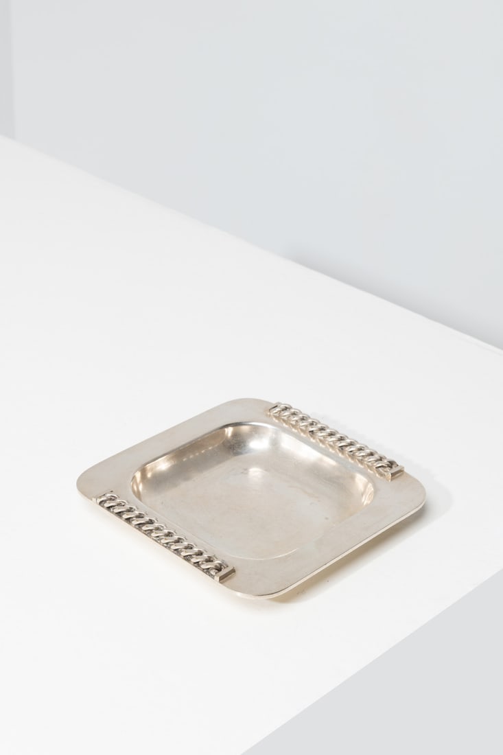 Jean Després (1889-1980) Coin tray: Jean Després (1889-1980)Coin traySilver-plated metalSigned 'J-Després' on the undersideModel created circa 1950H 2,5 × L 15,5 × W 15,5 cm