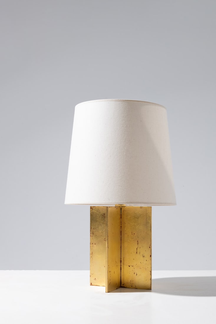 Jean-Michel Frank (1895-1941) 'Croisillon' lamp: Jean-Michel Frank (1895-1941)'Croisillon' lampGilded and patinated bronze Model created circa 1940H 22,5 × Ø 19 cmWith lampshade: H 49 × Ø 29 cmBibliography: - 'Jean-Michel Frank,