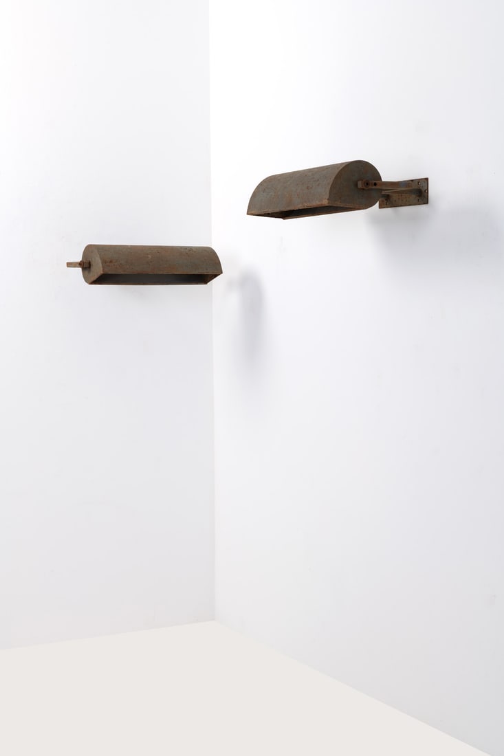 Le Corbusier (Charles-Édouard Jeanneret-Gris, 1887-1965) Pair of sconces, model LC III: Le Corbusier (Charles-Édouard Jeanneret-Gris, 1887-1965)Pair of sconces, model LC IIILacquered and folded metal sheetModel created circa 1954H 13,5 × L 57 × W 38 cmProvenance: Various a