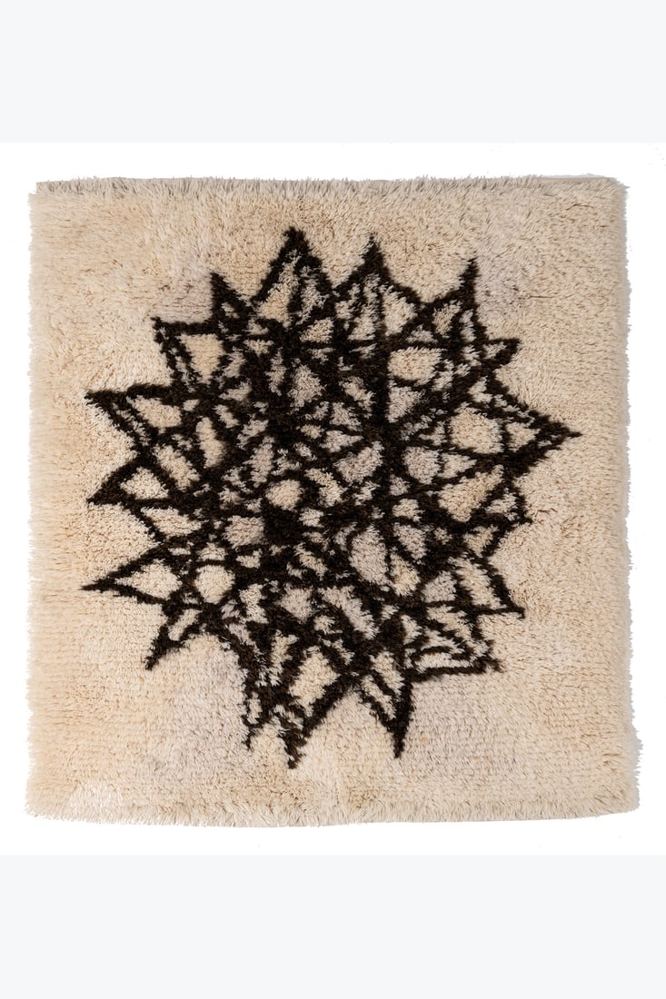 x Eyla Myllylä (20th c.) Carpet, 'Saturnus': x Eyla Myllylä (20th c.)Carpet, 'Saturnus'WoolBolduc on the backModel created circa 1960152× 130 cm