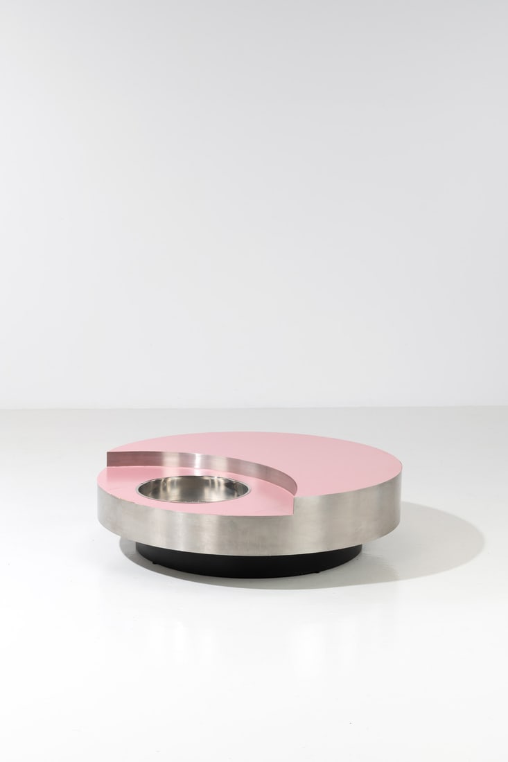 x Willy Rizzo (1928-2013) Rotating coffee table - 'TRG' Model: x Willy Rizzo (1928-2013)Rotating coffee table - 'TRG' ModelStainless steel, chromed metal and stratified woodModel created in 1969H 33 × Ø 115 cm