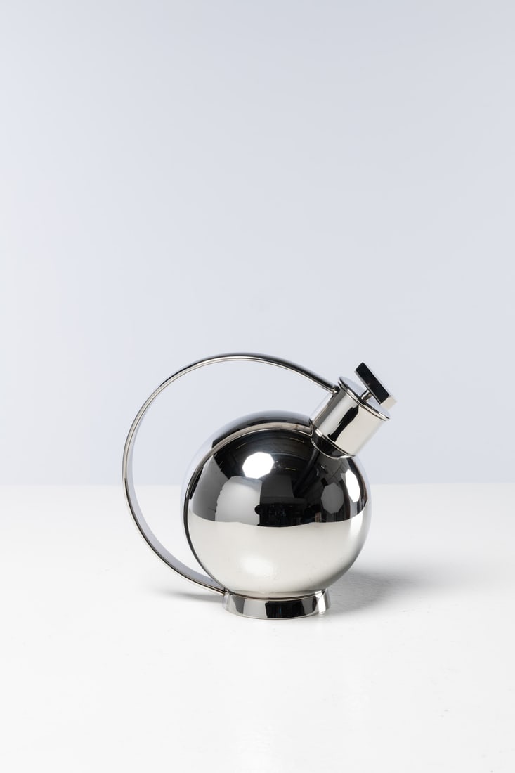 Marianne Brandt (1893-1983) Cocktail shaker - Model 90021 known as ‘Anonimo’ 'Tavola di: Marianne Brandt (1893-1983)Cocktail shaker - Model 90021 known as ‘Anonimo’'Tavola di Babele' collectionStainless steelAlessi editionModel created in 1925Date of production: 1989H 18 x 