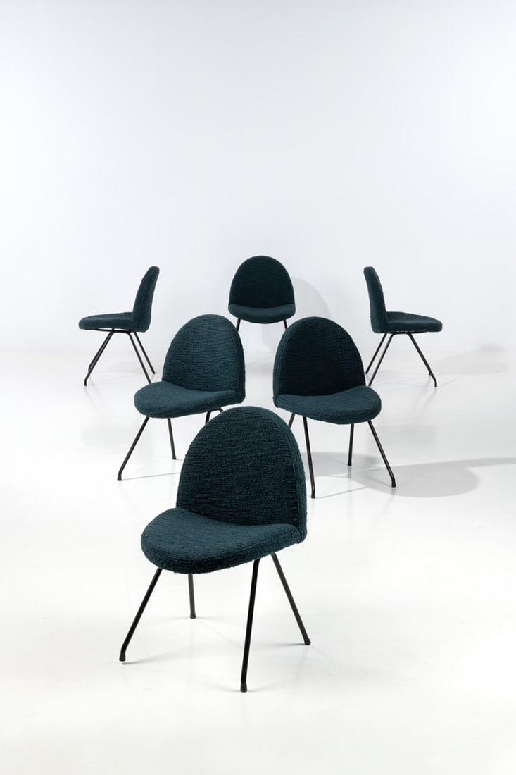 xx Joseph André Motte (1925-2013) Set of six chairs - Model #771, 'Langue': xx Joseph André Motte (1925-2013)Set of six chairs - Model #771, 'Langue'Lacquered metal and fabricEdited by SteinerModel created in 1954H 82 × L 55 × W 60 cm