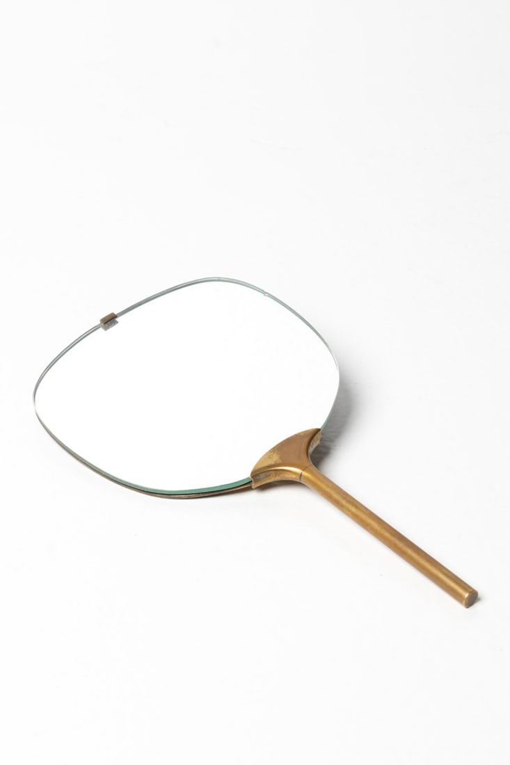 Fontana Arte (Edited by, 20th c.) Hand mirror - Model #2154: Fontana Arte (Edited by, 20th c.)Hand mirror - Model #2154Mirror and brass Model created circa 1950H 24 × L 13 × W 1 cm