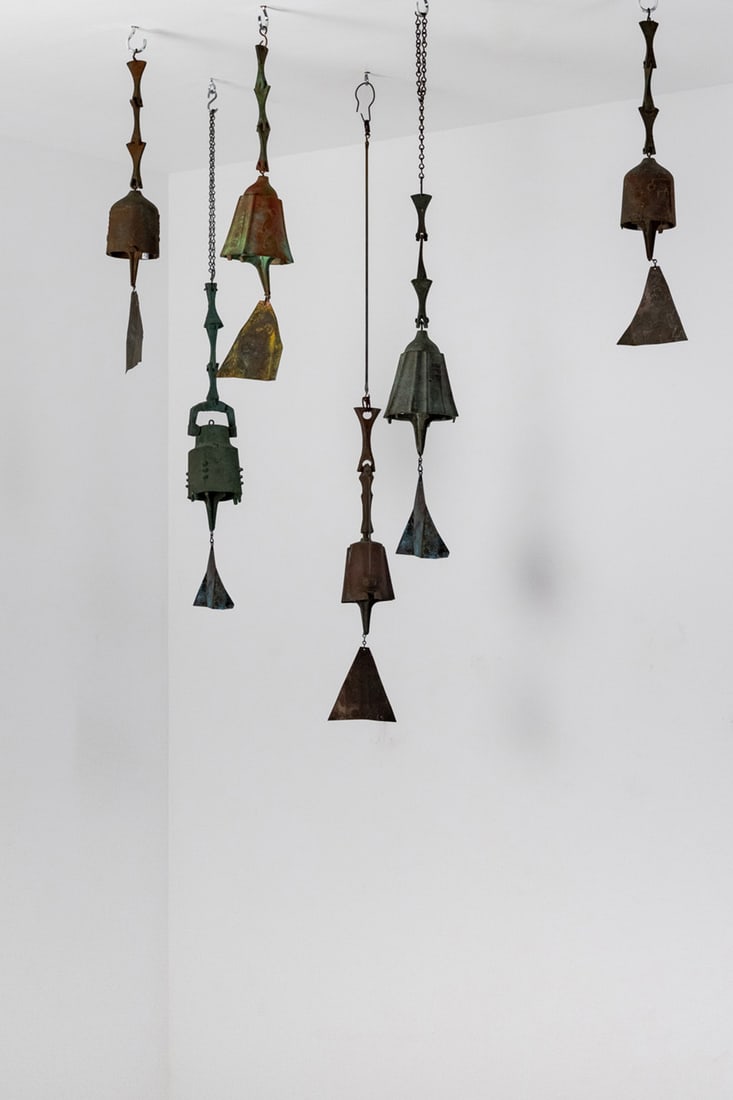 Paolo Soleri (1919–2013) Set of six wind bells Bronze and copper Manufactured by Cosanti Model: Paolo Soleri (1919–2013)Set of six wind bellsBronze and copperManufactured by CosantiModel created circa 1970Smallest: H 46.5 × W 10 × D 10 cmLargest: H 104 × W 12.5 × D 10 c