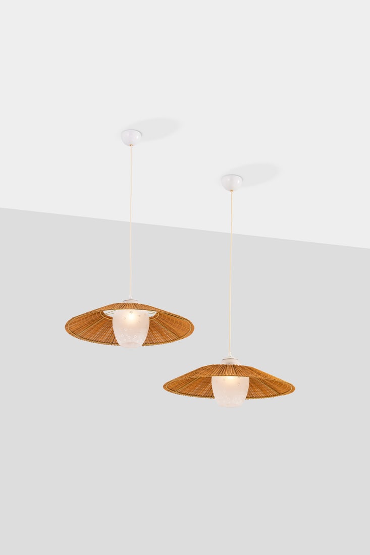 xx Lisa Johansson-Pape (1907-1989) Pair of suspensions - Model n°1088: xx Lisa Johansson-Pape (1907-1989)Pair of suspensions - Model n°1088Lacquered metal, wood slats and glassEdited by OrnoModel created circa 1950H 135 × Ø 59 cmBibliography: Orno commerci