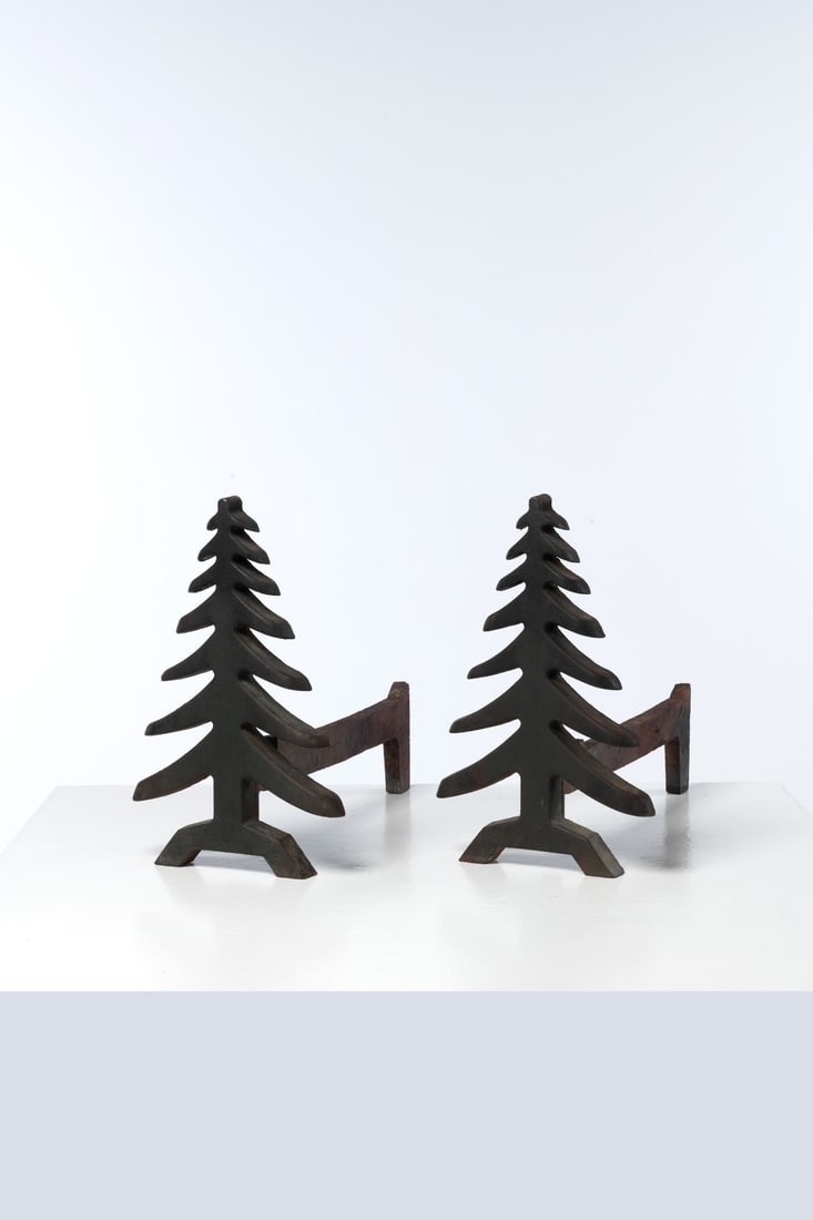 x American Arts and Crafts (20th c.) Pair of 'Tree' andirons: x American Arts and Crafts (20th c.) Pair of 'Tree' andirons Iron Model created in the 1940s H 38 × L 24 × W 45 cm