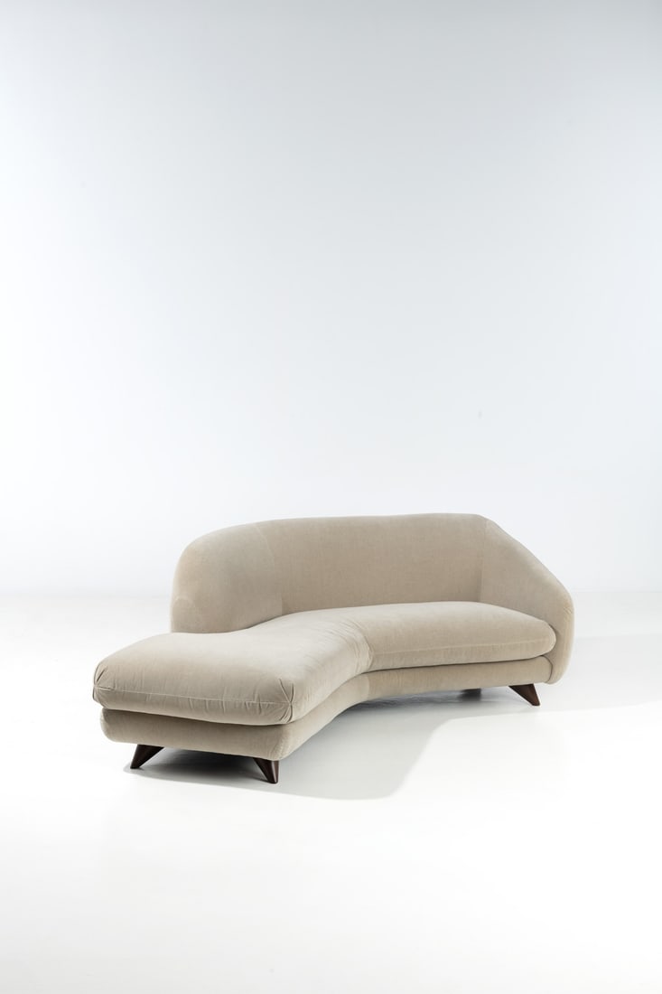 x Vladimir Kagan (1927-2016) Sofa (1 of 2)