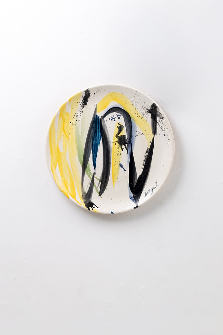 Serge Vandercam (1924–2005) Dish Glazed ceramic Engraved signature in the lower left corner: Serge Vandercam (1924–2005) Dish Glazed ceramic Engraved signature in the lower left corner Inscription on the underside: CER. SAN GIORGIO ALBISOLA and dated 2002 on the reverse H 50 x D 5 cm Pr