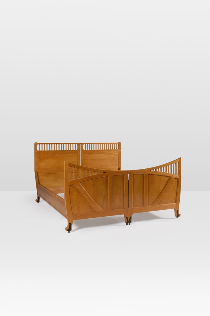 Gustave Serrurier-Bovy (1858-1910) Twin beds: Gustave Serrurier-Bovy (1858-1910) Twin beds Oak, blackened iron and wheels Stamped with ‘Serrurier Liège’ Model created circa 1899 H 138 × L 207 × W 222,5 cm
