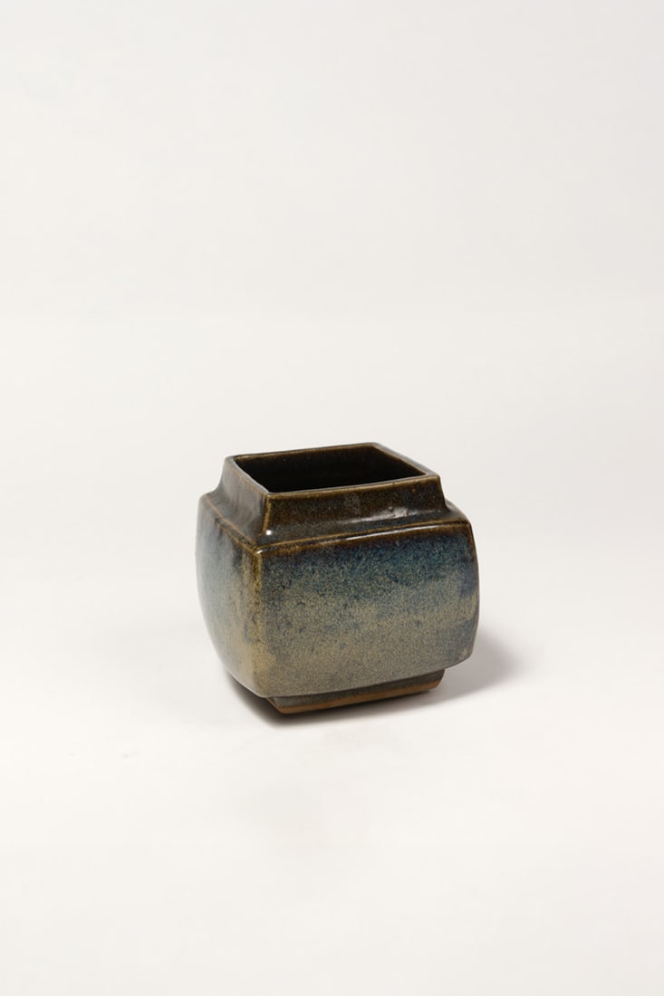 Pierre Culot (1938-2011) Vase – ‘Citroën carré’ model: Pierre Culot (1938-2011) Vase – ‘Citroën carré’ model Glazed stoneware Monogrammed beneath the base Model created in 1983 H 14 × L 14 × W 13,5 cm Our thanks to