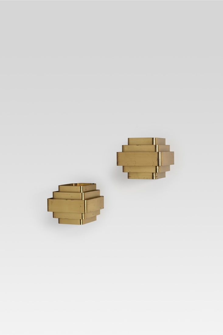 Jules Wabbes (1919-1974) Pair of five-band sconces: Jules Wabbes (1919-1974) Pair of five-band sconces Gilded brass Model created circa 1965 H 15 × L 18 × W 18,5 cm Bibliography: M. Ferran-Wabbes, ‘Jules Wabbes, 1919- 1974, Architecte