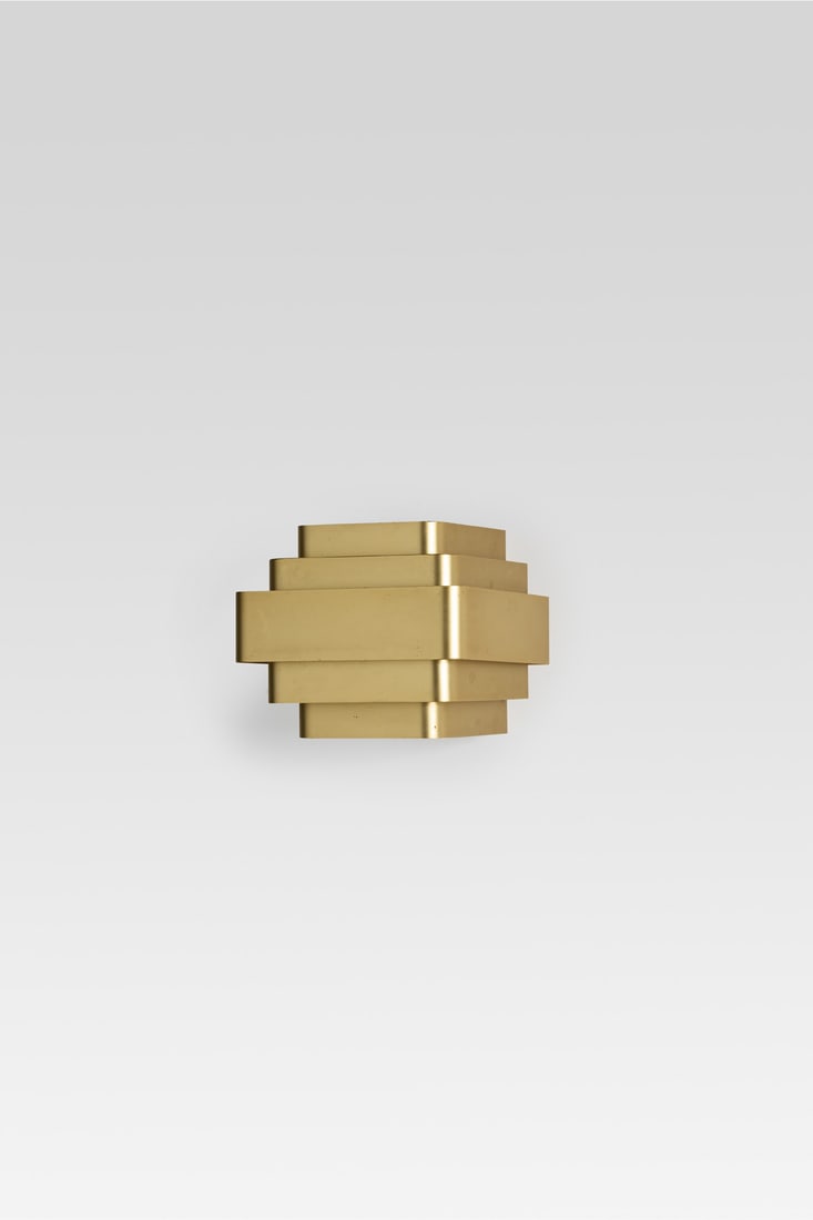 Jules Wabbes (1919-1974) Five-band sconce: Jules Wabbes (1919-1974) Five-band sconce Gilt aluminum Model created circa 1965 H 15 × L 18 ×W 18,5 cm Bibliography: M. Ferran-Wabbes, 'Jules Wabbes, 1919-1974, Architecte
