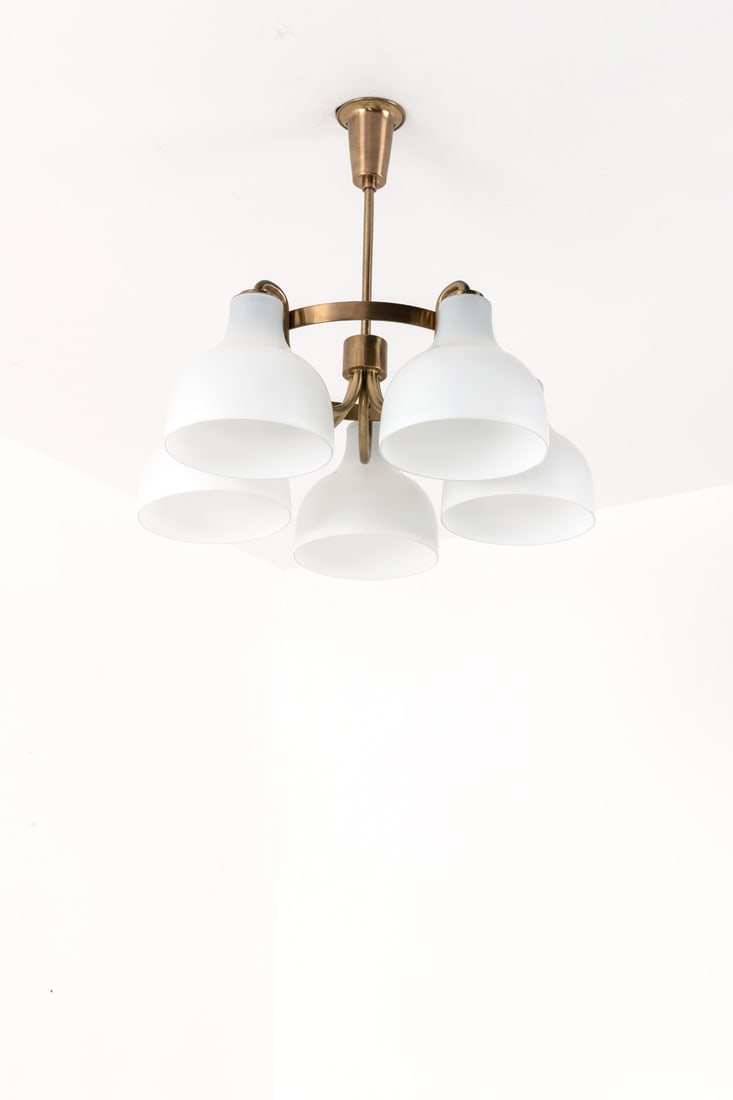 Vilhelm Lauritzen (1894-1984) Suspension: Vilhelm Lauritzen (1894-1984) Suspension Brass and opaline glass Edited by Louis Poulsen Model created in 1946 H 54 × Ø 57 cm