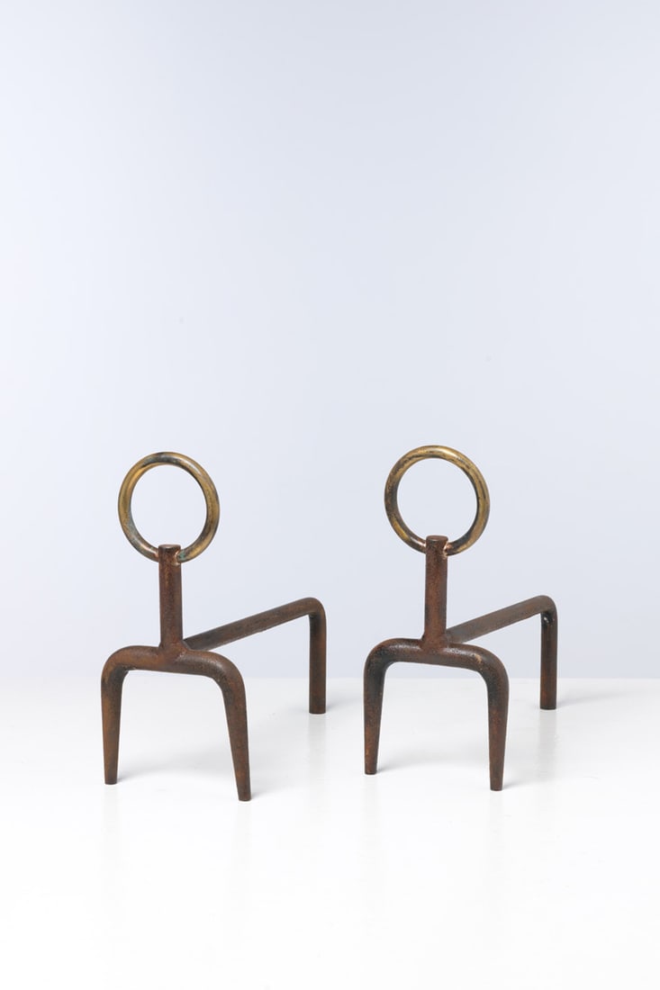 Gio Ponti (1891-1979) Pair of andirons: Gio Ponti (1891-1979) Pair of andirons Cast iron and brass Edited by Casa e Giardino Models created in the 1950s H 30 × L 36 × W 14,5 cm Bibliography: ‘Considerazioni su alcuni