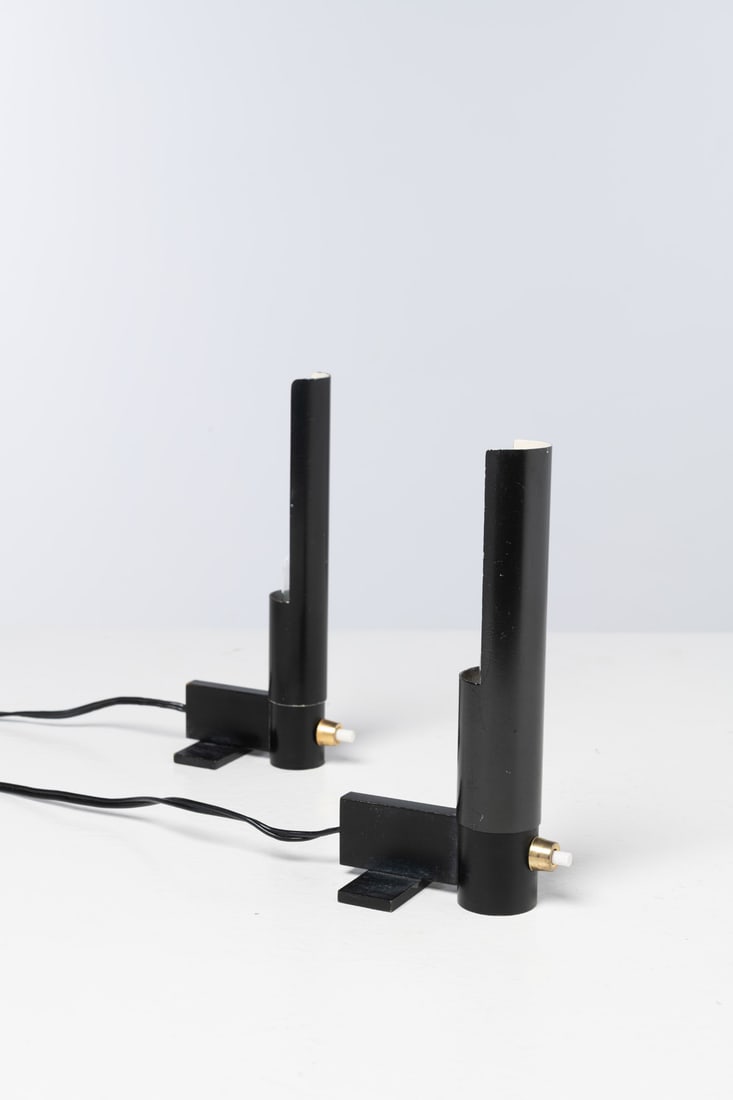 Gino Sarfatti (1912-1985) Pair of reading lamps – Model 585: Gino Sarfatti (1912-1985) Pair of reading lamps – Model 585 Aluminum and lacquered metal Edited by Arteluce Manufacturer’s label, ‘Arteluce Milan’ on one Model created in 1958