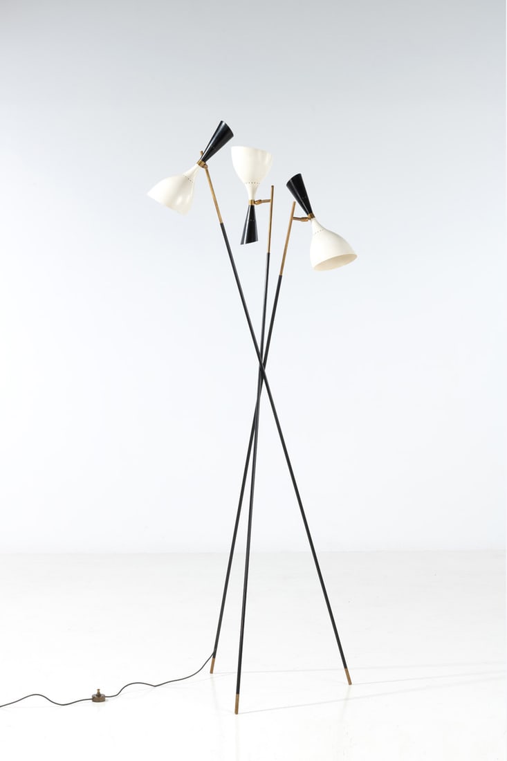 Stilnovo (Edited by, 20th c.) Floor lamp: Stilnovo (Edited by, 20th c.) Floor lamp Brass and lacquered aluminum Edited by Stilnovo Model created circa 1950 H 210 × L 75 × W 75 cm