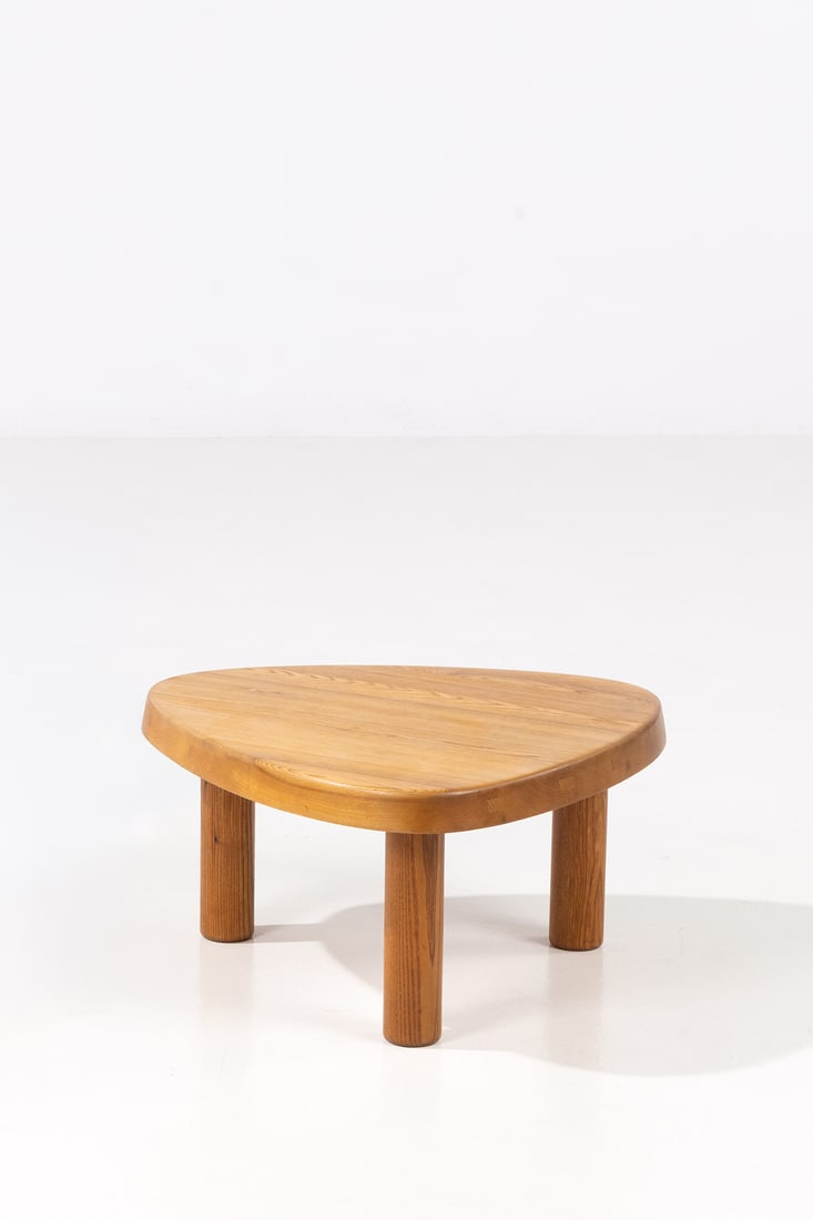 Pierre Chapo (1927-1987) Coffee table – Model T23: Pierre Chapo (1927-1987) Coffee table – Model T23 Elm wood Model created circa 1960 H 33 × L 65 × W 65 cm Bibliography: H. Magen et al., ‘Pierre Chapo, un artisan