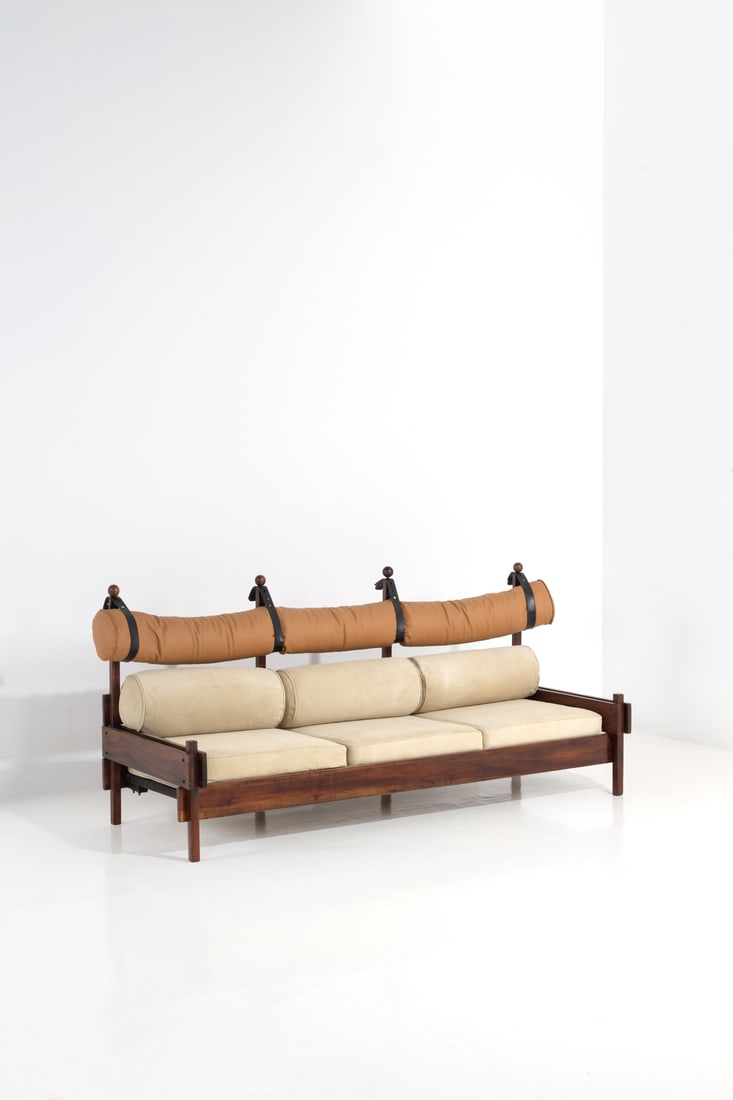Sergio Rodrigues (1927-2014) Sofa – Model ‘Tonico’: Sergio Rodrigues (1927-2014) Sofa – Model ‘Tonico’ Gonçalo alves and fabric Edited by Meia Pateca Model created circa 1962 H 96 × L 206 × W 80 cm Bibliography: - S.