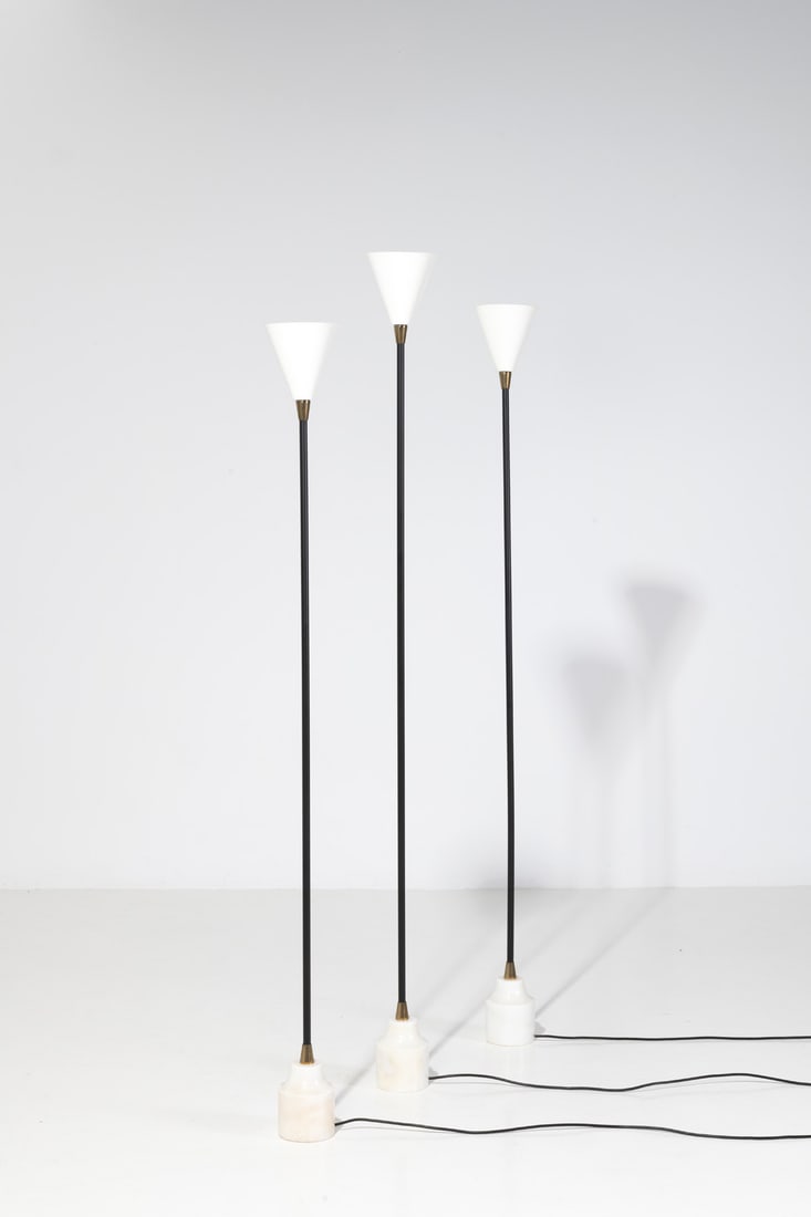 Italian work (20th c.) Set of three floor lamps: Italian work (20th c.) Set of three floor lamps Perspex, lacquered metal and marble Model created circa 1950 H 156 × Ø 14,5 cm H 164×Ø 14,5 cm H 172×Ø 14,5 cm
