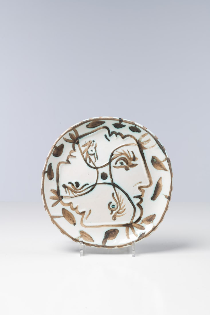 Pablo Picasso (1881-1973) Quatres profisl enlacés (A.R.88) Plate (1 of 2)