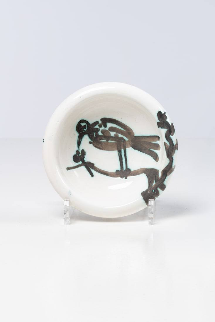 Pablo Picasso (1881-1973) Oiseau (A.R. 175) Dish (1 of 1)