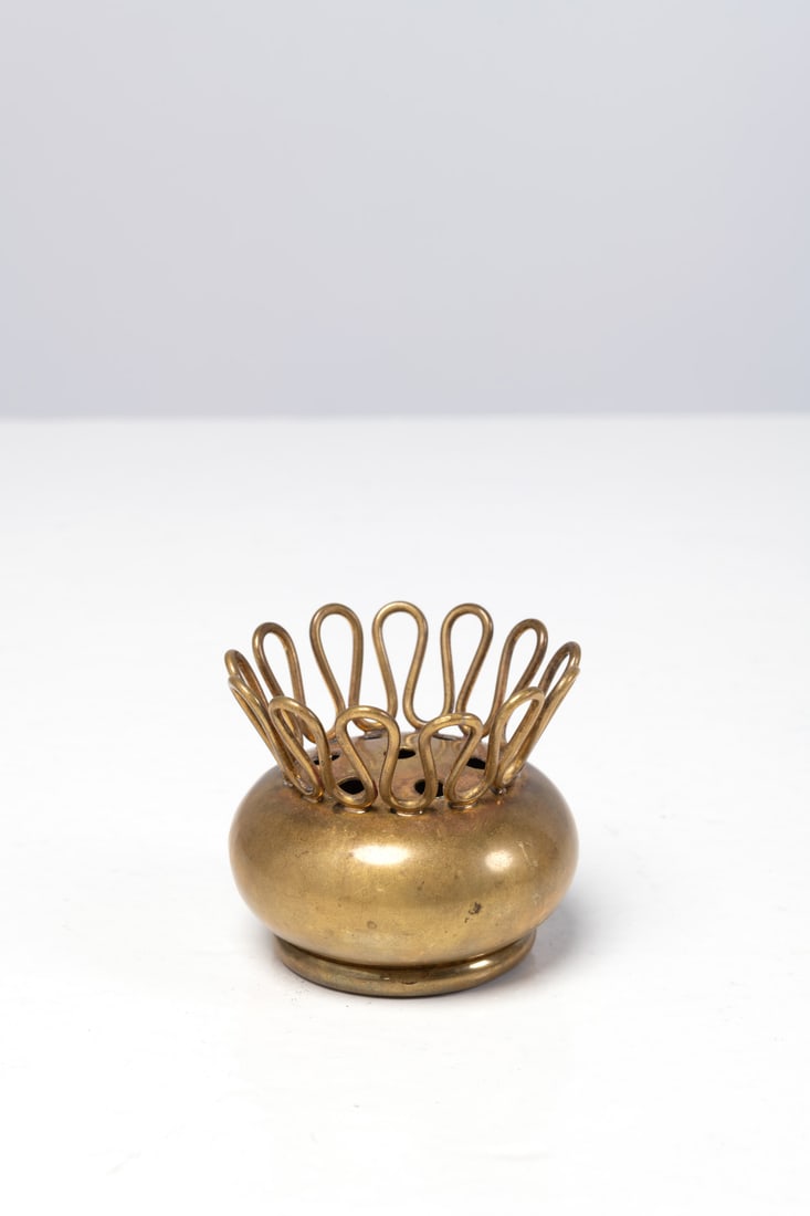 Gio Ponti (1891-1979) Flower holder: Gio Ponti (1891-1979)Flower holderBrassEdited by Nino Ferrari for Casa e GiardinoModel created circa 1940H 5,5 × Ø 6 cm