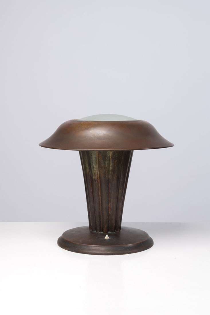 Gio Ponti (1891-1979) & Nino Ferrari (edited by, 20th c.): Gio Ponti (1891-1979)& Nino Ferrari (edited by, 20th c.)Table lampHammered copper and opaline glassEdited by Nino FerrariModel created in the 1930sH 44 × W 46,5 cmExpertise conducted by the Gio