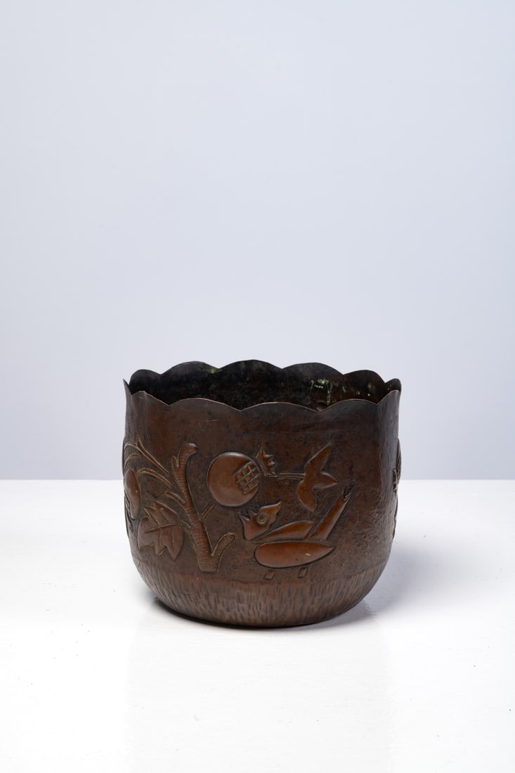 xx Nino Ferrari (edited by, 20th c.) Planter: xx Nino Ferrari (edited by, 20th c.)PlanterPatinated hammered copperEdited by Nino FerrariManufacturer’s stampModel created in the 1930sH 21 × Ø 25,5 cm