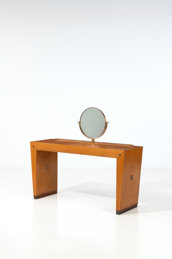 Gio Ponti (1891-1979) Dressing table: Gio Ponti (1891-1979)Dressing tableWood, brass and mirrorModel created in the 1930sH 122 × L 144 × W 45cmBibliography:- Domus no. 58, October 1932 p. 603- Domus no. 61, January 1933, p. 30-