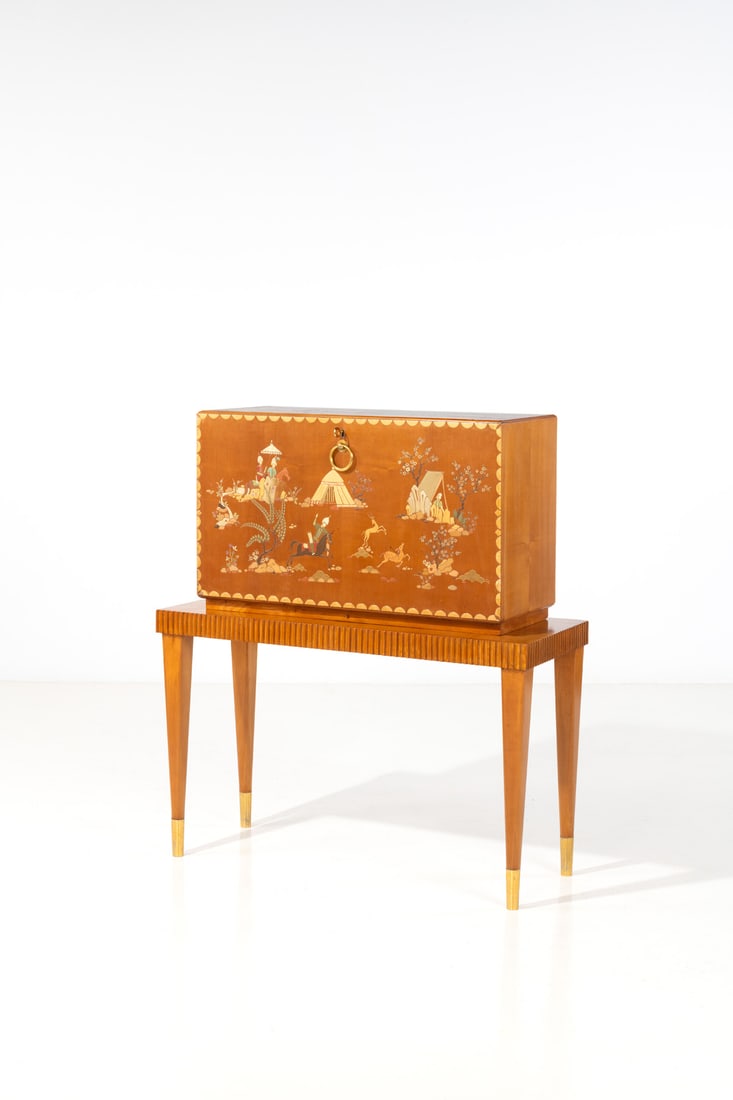 Paolo Buffa (1903-1970) Illuminated bar: Paolo Buffa (1903-1970)Illuminated barLacquered wood and brassModel created in the 1940sH 118 × L 103,5 × W 39,5 cm