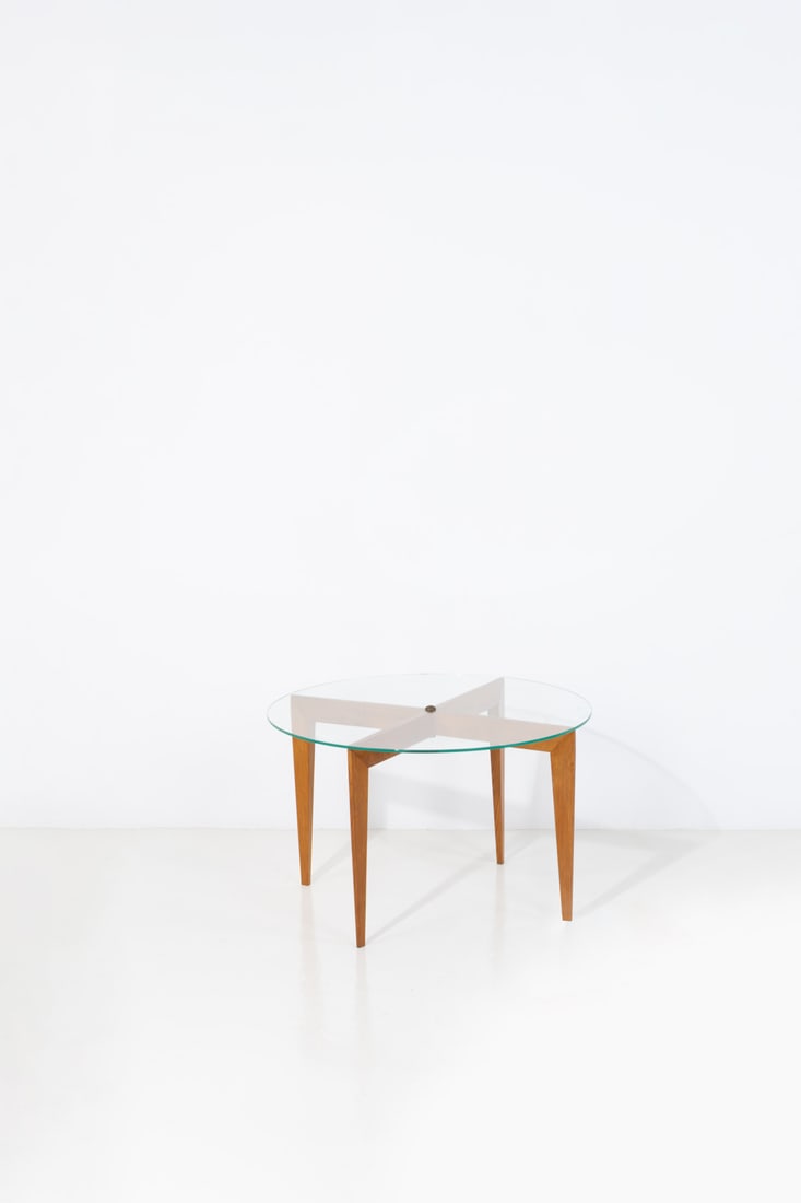 Gio Ponti (1891-1979) Coffee table: Gio Ponti (1891-1979)Coffee tableOak, brass and glassEdited by I.S.A, BergamoManufacturer’s labelModel created circa 1957H 51 × Ø 81 cmProvenance : Model created for the Livio and