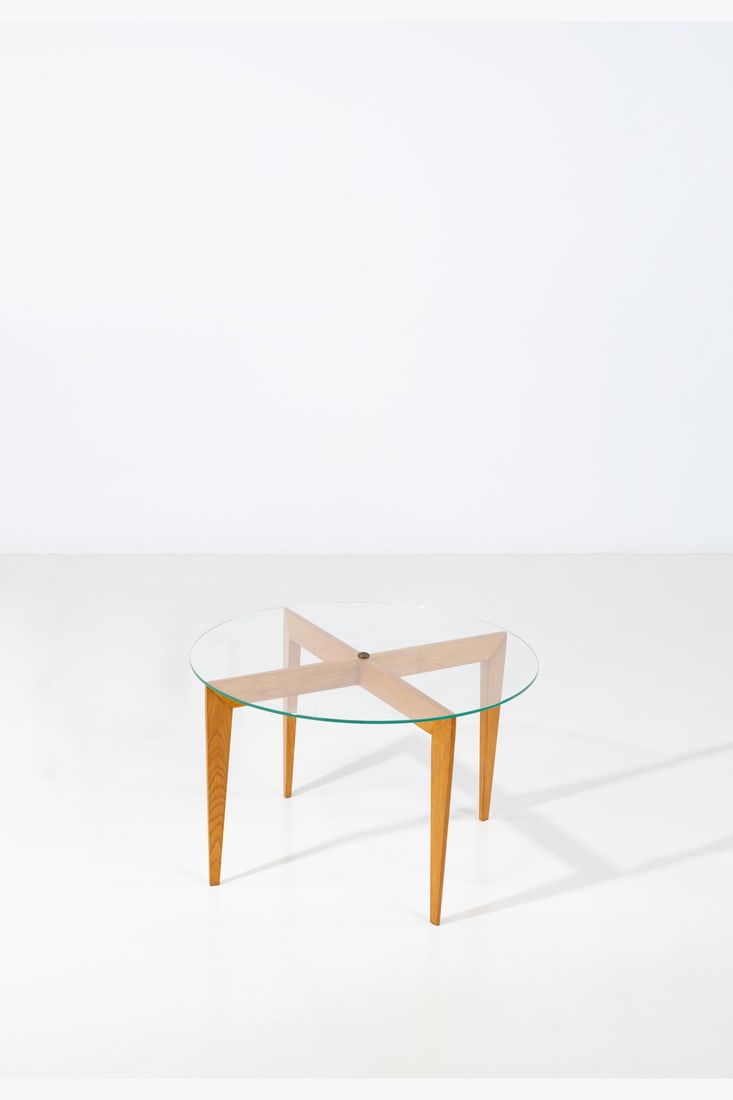 Gio Ponti (1891-1979) Coffee table: Gio Ponti (1891-1979)Coffee tableOak, brass and glassEdited by I.S.A, BergamoManufacturer’s labelModel created circa 1957H 51 × Ø 81 cmProvenance : Model created for the Livio and
